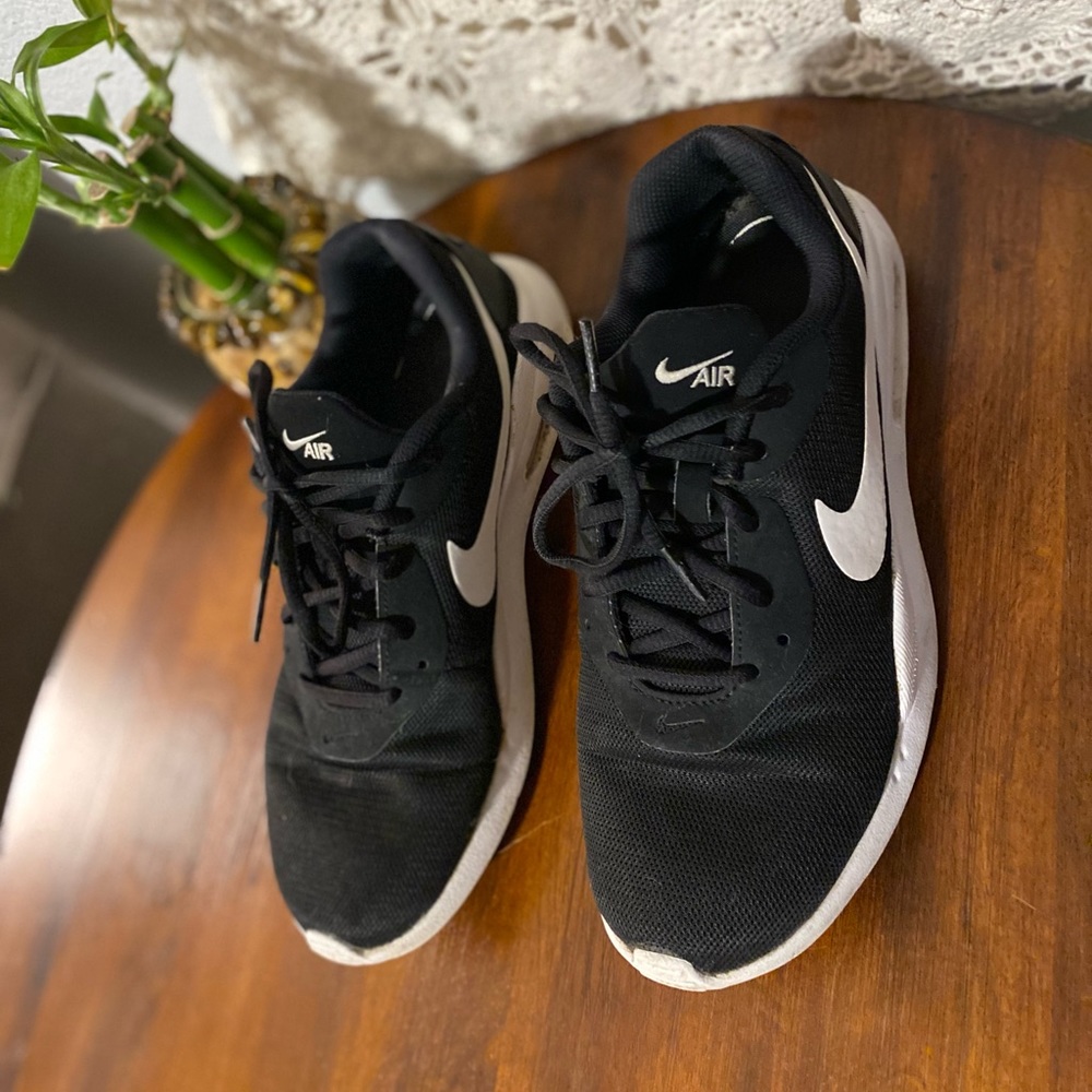 Nike Air Shoes! Mens size 9